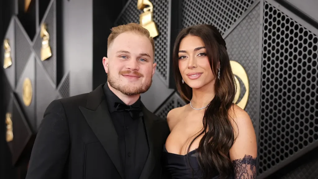 Zach-Bryan-and-Girlfriend-Brianna-LaPaglia-Smooch-on-Grammys-Red-Carpet-1